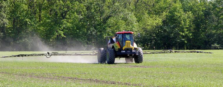 custom applications of lime, fertilizers and pesticides for NW Ohio farmers